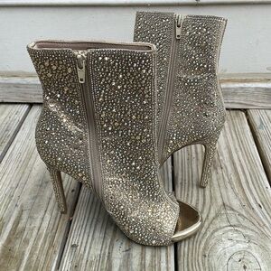 Steve Madden  "Dispute-R"  Rhinestone Ankle Boots Size 8